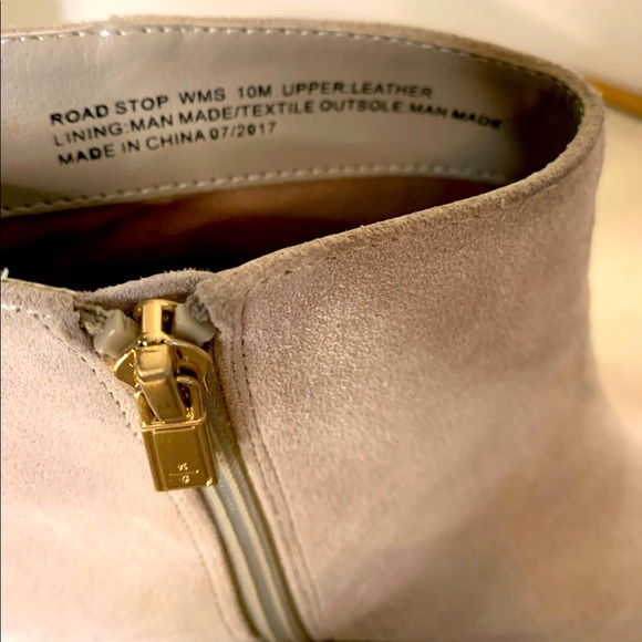 🌟2/$25🌟 Kenneth Cole Reaction Off White Suede Short Booties Size 10 - Picture 5 of 5